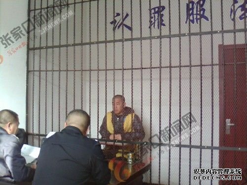 橋東警方辦案中。 王浩攝