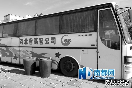 龍騰長客北戴河長途汽車站，因為和馬超群“條件沒談攏”，至今都沒再通自來水。后來又打了機井，而汽車旁放著水缸，夏天接雨水用。