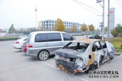 車主不僅將姥姥丟到4S店，也將自燃報(bào)廢的車扔到4S店。
