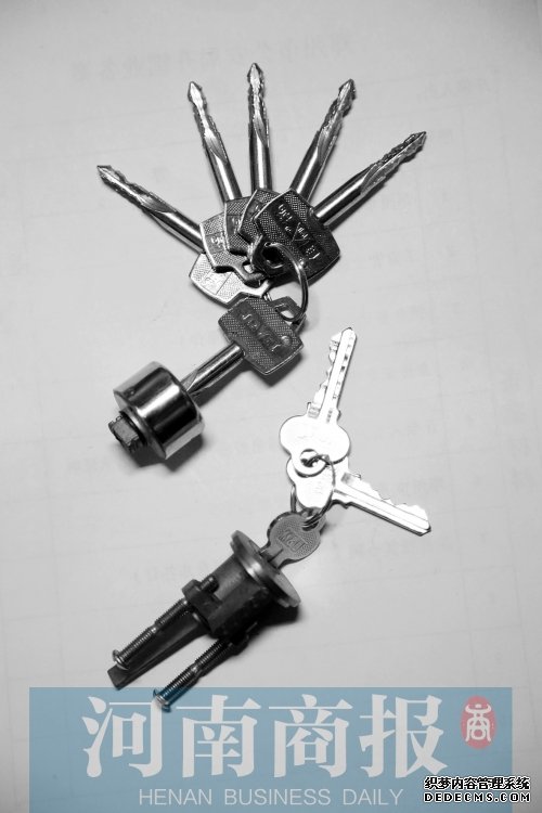 A級(jí)鎖：鑰匙主要有一字鑰匙和十字鑰匙。A級(jí)鎖內(nèi)部結(jié)構(gòu)非常簡單，僅限于彈子的變化，彈子槽少而淺。