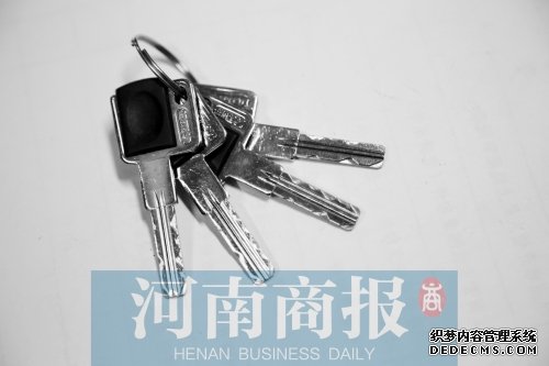 B級(jí)鎖：B級(jí)鎖鑰匙為平板鑰匙，有雙排彈子槽，從表面看，跟A級(jí)鎖不同的地方在于鑰匙面多了一排彎彎曲曲不規(guī)則的線條。