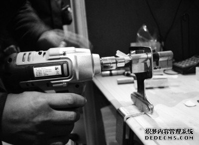 隨機調查探訪一百住戶 71戶用A級鎖（圖）