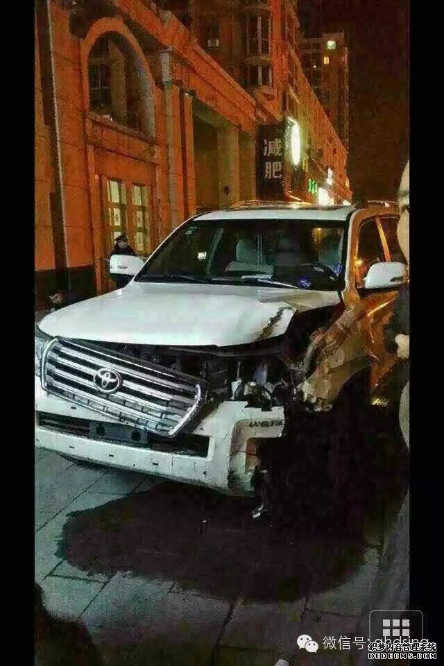 事故丨秦皇島開(kāi)發(fā)區(qū)廣緣超市附近發(fā)生連環(huán)車(chē)禍！司機(jī)逃逸