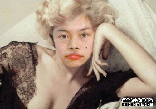 遙想之前鳳姐在美國(guó)乘地鐵的照片曝出，我們關(guān)注的只是她粗壯的手臂與腰間的贅肉，而忽視了她手里還一拿著本書。