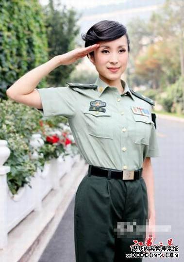 資料圖：湯燦軍裝照。