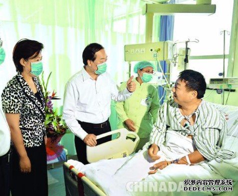 趙勇田向利看望慰問(wèn)秦皇島優(yōu)秀民警趙曉玄