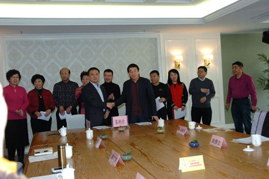 東北網(wǎng)綏化12月31日訊12月28日，在地處環(huán)渤海經濟圈中心地帶、東北與華北兩大經濟區(qū)的接合部，中國歷史文化名城秦皇島市，綏化商會成立。