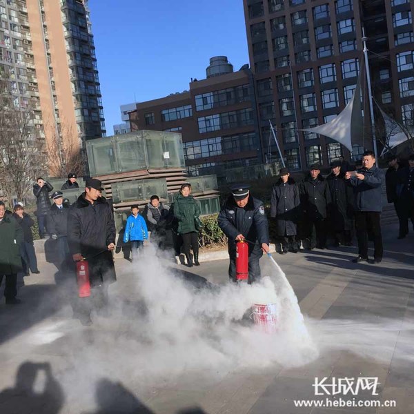 模擬滅火演習(xí)。