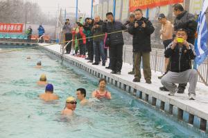 陸上比賽完還要下水較量。