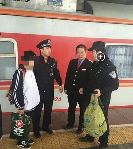 邢臺一女孩任性離家出走見網友 家人泣不成聲