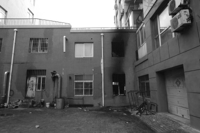 起火托管班所在樓的后墻。