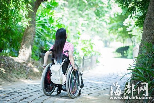 楊女士想盡力展示陽(yáng)光的一面，不過(guò)她說(shuō)自己內(nèi)心其實(shí)很難受