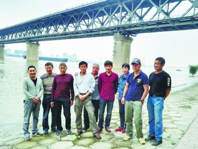 參與救援的冬泳隊(duì)員等人。市民吳女士供圖