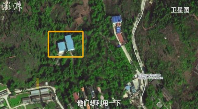 圖為該基地衛(wèi)星圖。圈中所示這兩棟建筑分別是羽毛球館和網(wǎng)球館。這兩個(gè)建筑正好隱蔽于基地的中央，除非從高空航拍，在圍墻外看不出任何痕跡。
