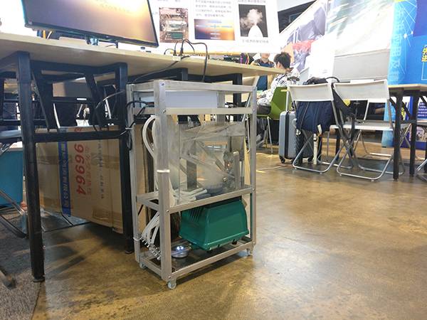 上海健康醫(yī)學院團隊制作的超聲波空氣凈化器。