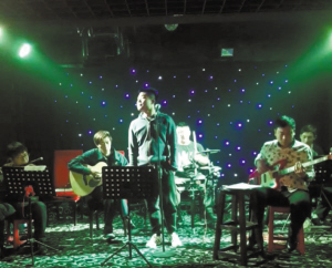 歌曲《遷安》錄制過程中。