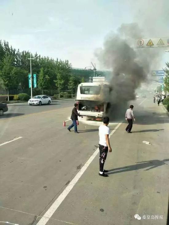 4月30日一早，朋友圈的“一把火”，讓假日中的人們不免心驚。