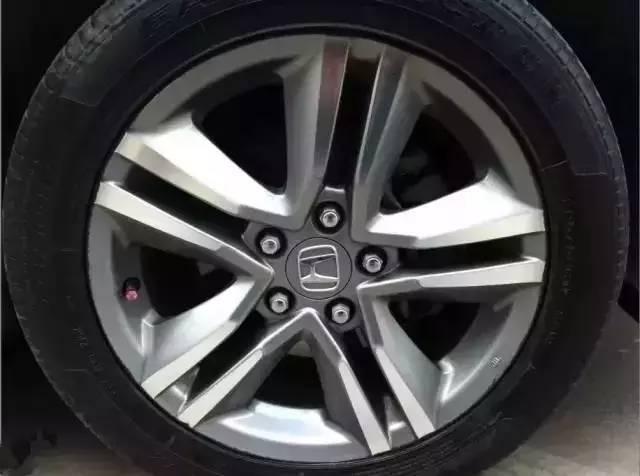 洗車的這個小習慣 能讓車子爆胎的幾率增加5倍!