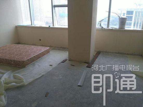 于先生預定的13樓房間現(xiàn)在成了這樣。