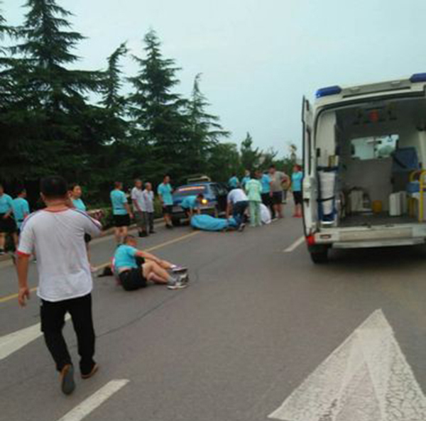 出租車撞上暴走團致1死 交警：司機責任更大