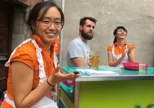 盧康妮一直熱中于昆蟲的一切，并且致力于讓更多的人了解昆蟲食物的好處，推動昆蟲食用規(guī)?；? class=