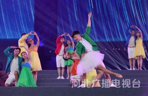 歌曲《海的戀歌》?？慈藗儗⑿腋?xiě)在臉上，我的海洋，我的時(shí)光，我的愛(ài)人，我的姑娘。