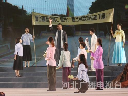 《高筑神州風(fēng)雨樓》之《傳播》。一盞馬燈，一條長(zhǎng)桌，一群有著濟(jì)世救國(guó)理想的先驅(qū)者們，如饑似渴地傳閱著馬恩著作。