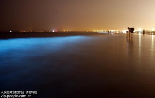 2017年9月17日凌晨，在河北省秦皇島市金夢(mèng)海灣浴場(chǎng)拍攝的“熒光?！薄? class=