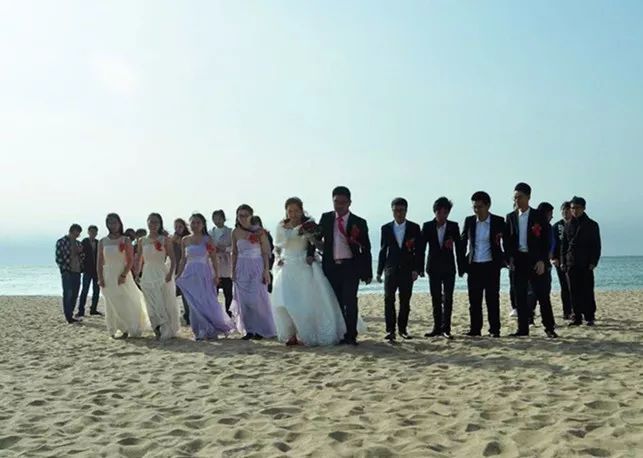 秦皇島街頭現(xiàn)共享單車婚禮 別樣創(chuàng)意驚艷海濱！