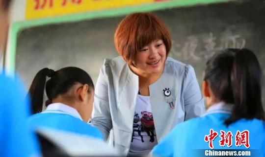 白恒云在課堂任教?！⑽木陻z