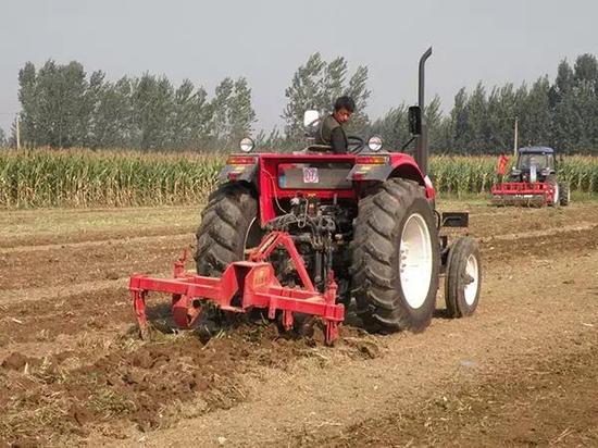 21個(gè)省開展農(nóng)機(jī)深松整地作業(yè)