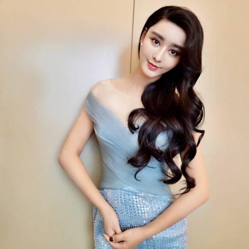 也是模仿范冰冰模仿的唯妙唯俏。