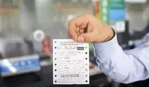 長途客運已經(jīng)實施了實名制，遺失車票可以免費補辦了。